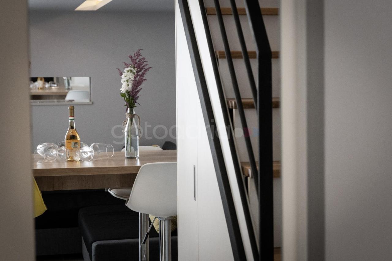 Modern Duplex Studio Tommy Макарська Екстер'єр фото